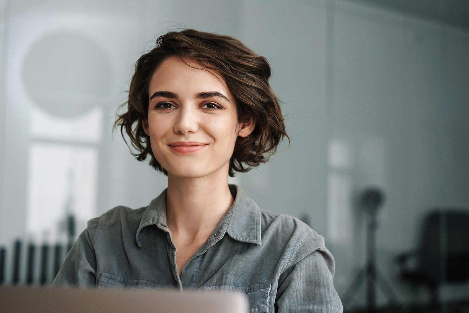 Femine Clinic - young woman smiling